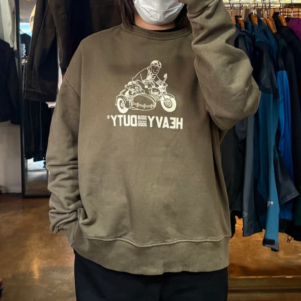 프리즘웍스 프린팅 카키 맨투맨