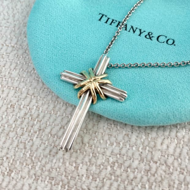 티파니 시그니처 십자가 18k 콤비 실버 목걸이
