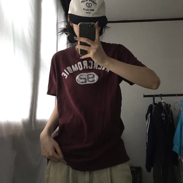 아베크롬비 버건디 반팔티셔츠