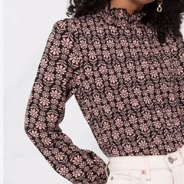 산드로 하이넥 플라워 밴딩 블라우스 0사이즈