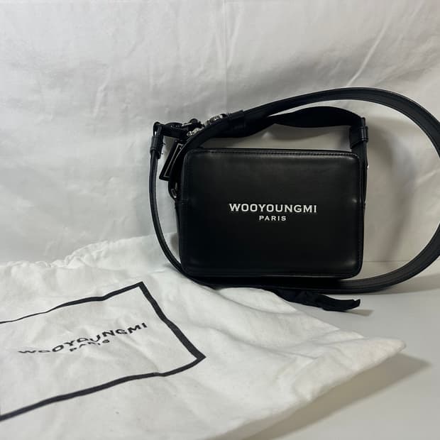 (OS) 우영미 스퀘어/레터링로고 레더 미니백 