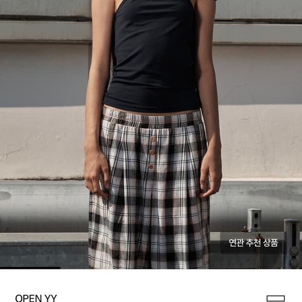 Openyy TWISTED CUT-OUT TOP, BLACK 나시