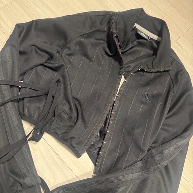 더미스테리어스호텔 아디다스블랙 트랙탑 빈티지 커스텀