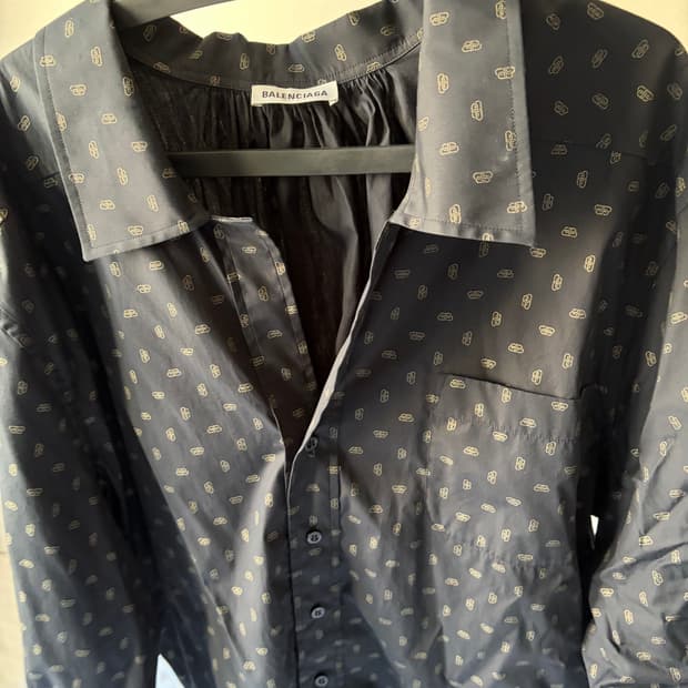 발렌시아가 스윙셔츠 32