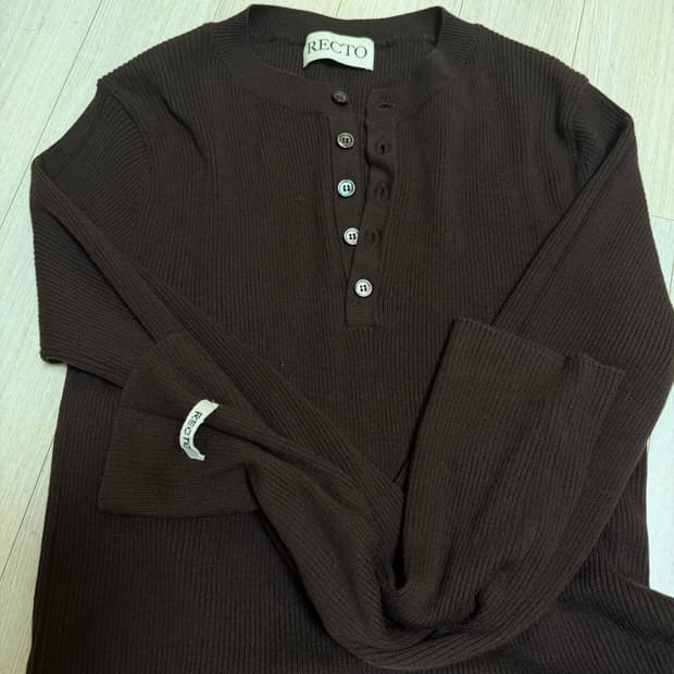 렉토 헨리넥 니트 판매합니다