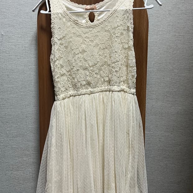 잉그니 화이트 원피스