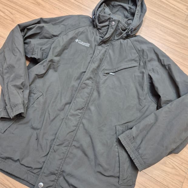 콜롬비아 남성용 후드 자켓 L사이즈 판매합니다. 무난한 색상이라 어디든 