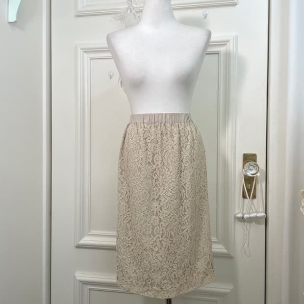 beige lace banding midi skirt(size-38)
