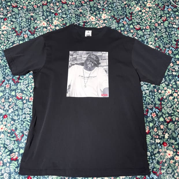 슈프림 x 조던 비기 블랙 티셔츠