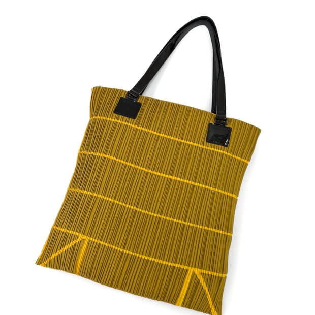 플리츠플리즈 레더 핸들 플리츠 쇼퍼백