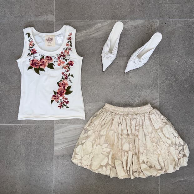 Oriental flower embroidered sleeveless 
