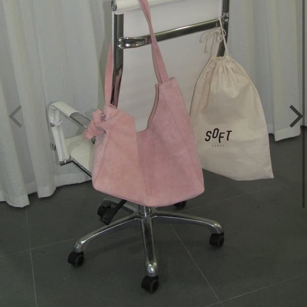 SOFT SEOUL 스웨이드 베이비핑크 빅백(2회착용/상태좋음/현재품절)