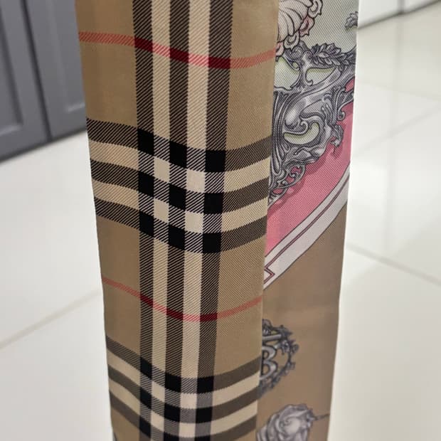 정품 버버리 실크 스카프 /리버시블(풀박)