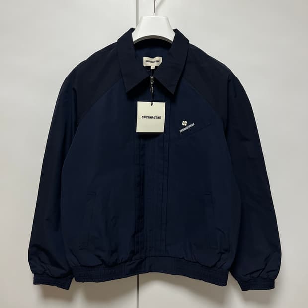 [10]슈슈통 25fw 턱 디테일 스포츠 자켓/네이비