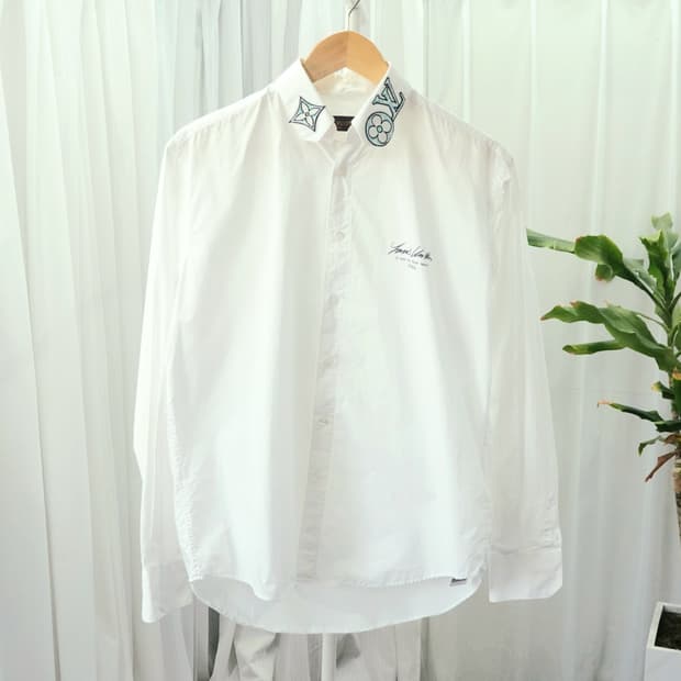 루이비통 LV 로고 자수 포인트 셔츠 1929