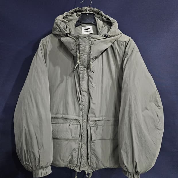 뱀파이어 위켄드 라이트카키 남성 오버핏 105~110 덕다운 숏패딩 