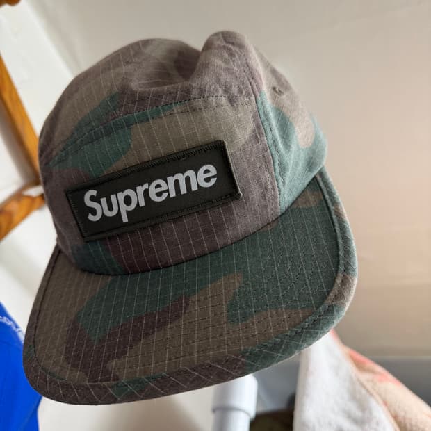 슈프림 리플렉티브 립스탑 캠프캡 우드랜드 카모 (24SS)