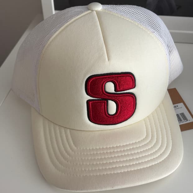 (한국발매x)스투시 빅 s 트러커 스냅백 화이트