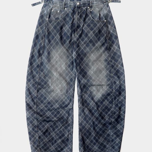 [구해요] 배드블러드 라이온 패치 워시드 배럴 팬츠 (블루데님체크)