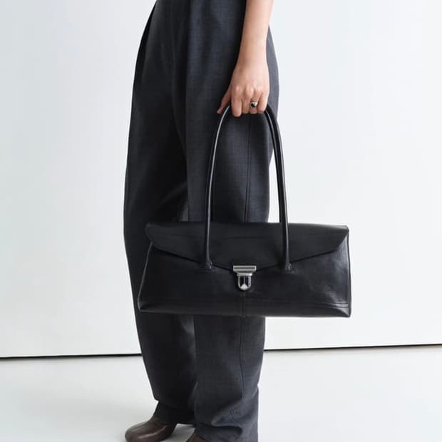 르메르 기어 레더 숄더백 블랙 25SS