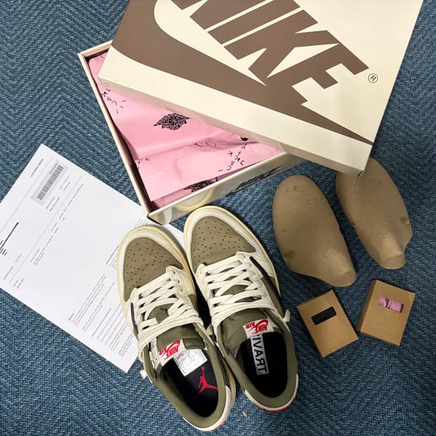 조던1 트래비스 스캇 리버스 올리브 260