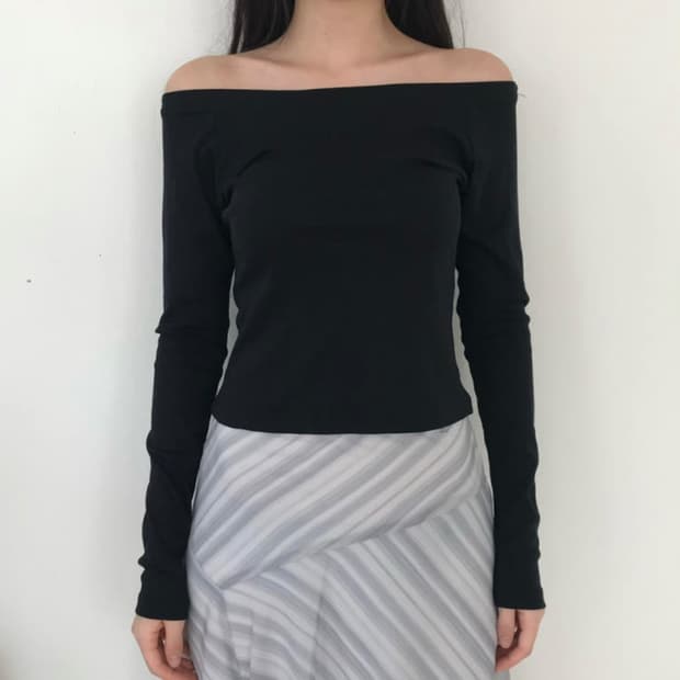 Yue project 오프 슬리프 티 블랙