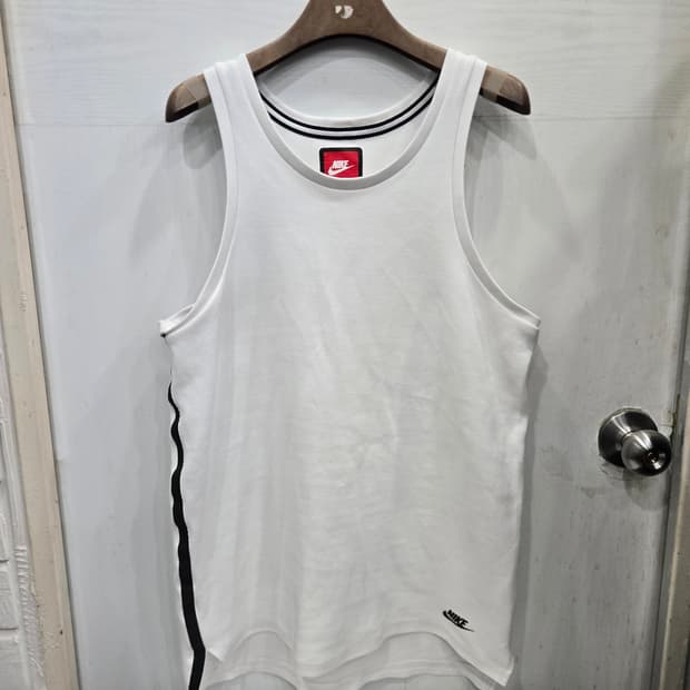 M,95 )) NIKE 나이키 나시티셔츠! 깔끔하고 예쁜 디자인~