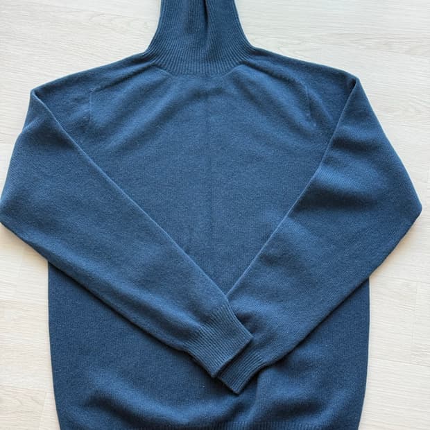 하울린 터틀넥 니트 스웨터