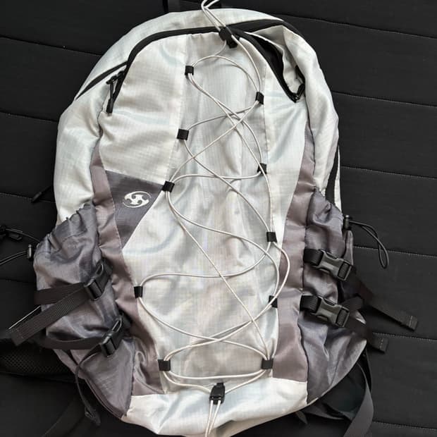 산산기어 백팩 그레이컬러