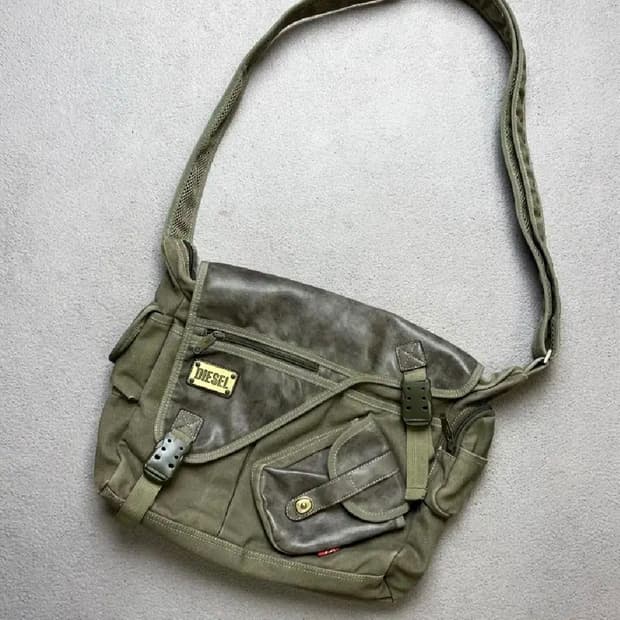 DIESEL 디젤 밀리터리 풍 크로스백 메신저백