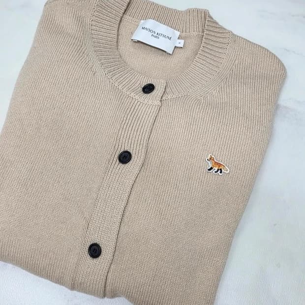 메종키츠네 폭스 패치 가디건 베이지 55 신상