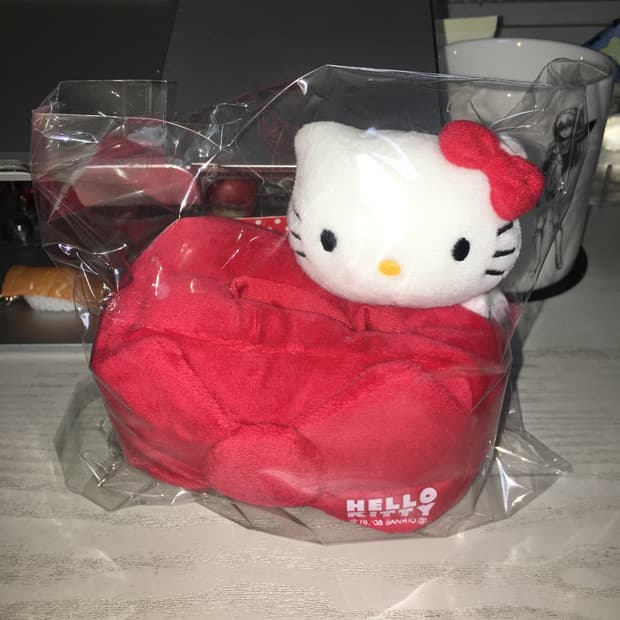 [새상품] 헬로키티 Hello kitty 물품 꽂을 수 있는 인형 거치대