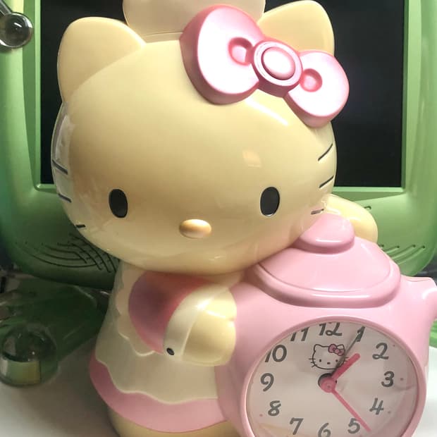 키티 메이드 탁상 시계