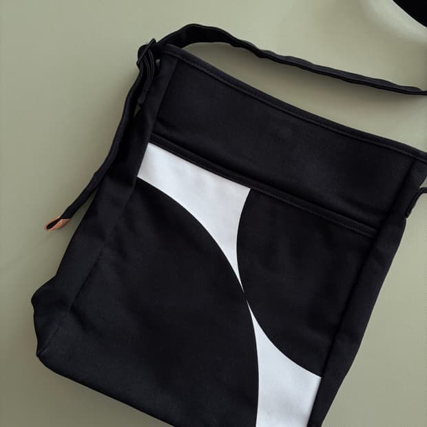 로우로우xkbp 한정판 콜라보 크로스백