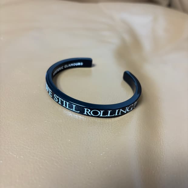 히스테릭글래머 메세지 뱅글 팔찌 블랙