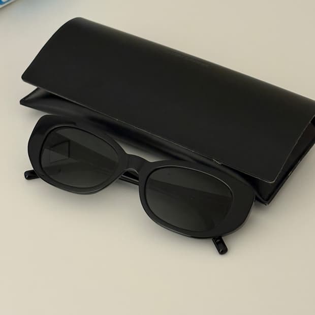 생로랑 베티 선글라스