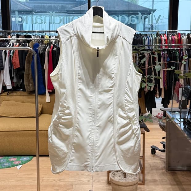 히로코 코시노 화이트 베스트 자켓 
