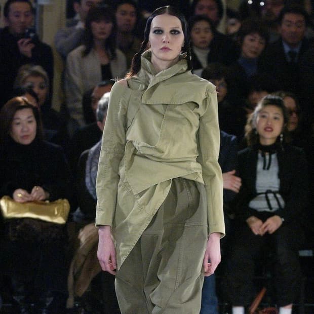 꼼데가르송 2003 FW 런웨이 블랙 울 비대칭 지퍼 재킷