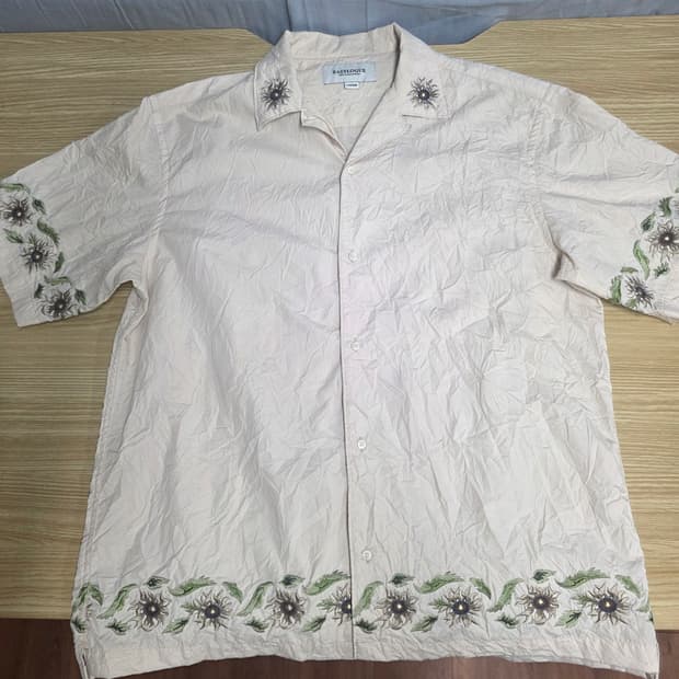 이스트로그 Breezy Embroiderd Half shirts (L)