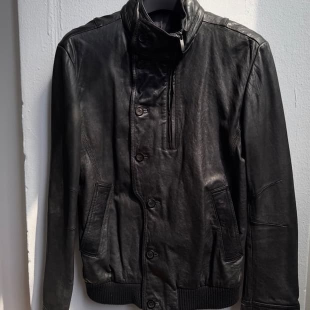 솔리드 옴므 레더 자켓 삽니다