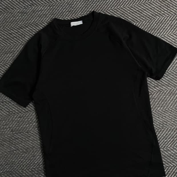갬블 블랙 머슬핏 미니멀 티셔츠y 3170