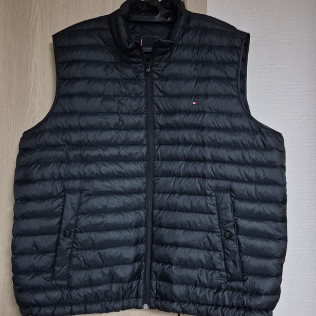 타미힐피거 정품 오리털 경량패딩 조끼 110사이즈 판매합니다