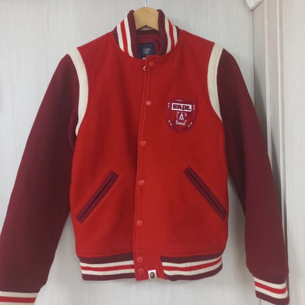 BAPE 바시티 자켓 판매합니다
S사이즈 레어템