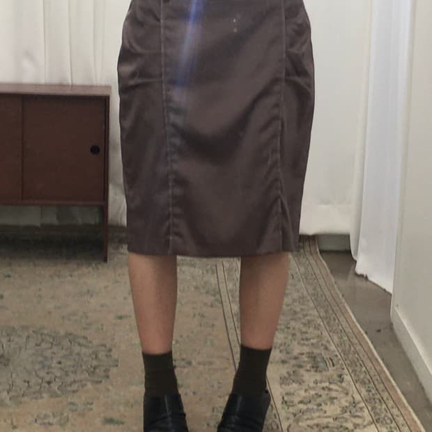 브라운 새틴 미디 스커트