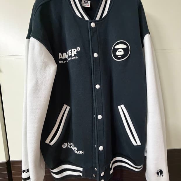 에이프 바시티 자켓