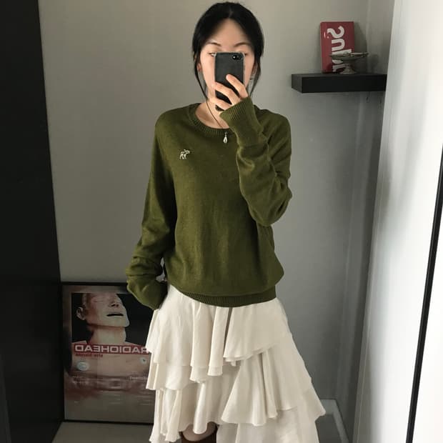 아베크롬비 산양 자수로고 카키 니트