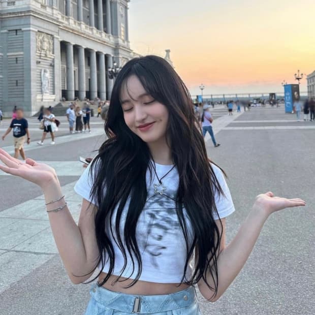 뉴얼린 크롭 반팔 티 [아이브 리즈 착용]