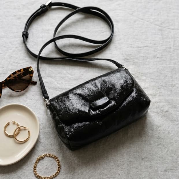 [ZARA] 자라 유광 락 플랩 숄더백 / 크로스백 (블랙)