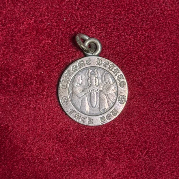 크롬하츠 메달리온 실버 펜던트