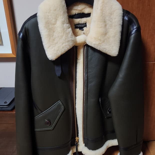 이스트로그 카키색 무스탕 L